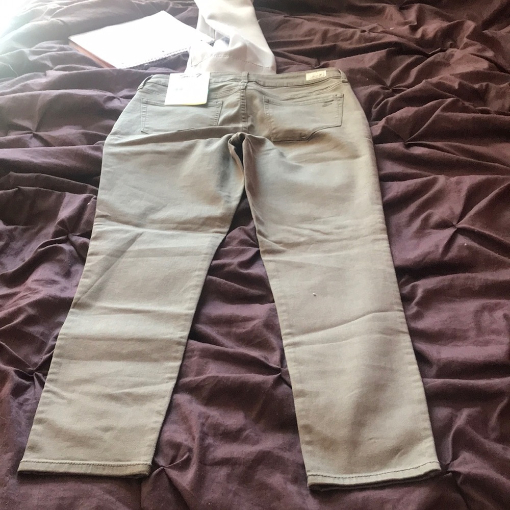 Seven7 jeans.
